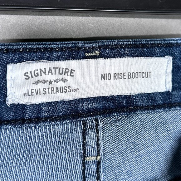 Signature Levi Strauss Mid Rise Bootcut Jeans Size 16S W33 X L30 - Picture 8 of 16